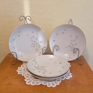 Classic White Porcelain Dinner Plates with Silver Leaf Pattern